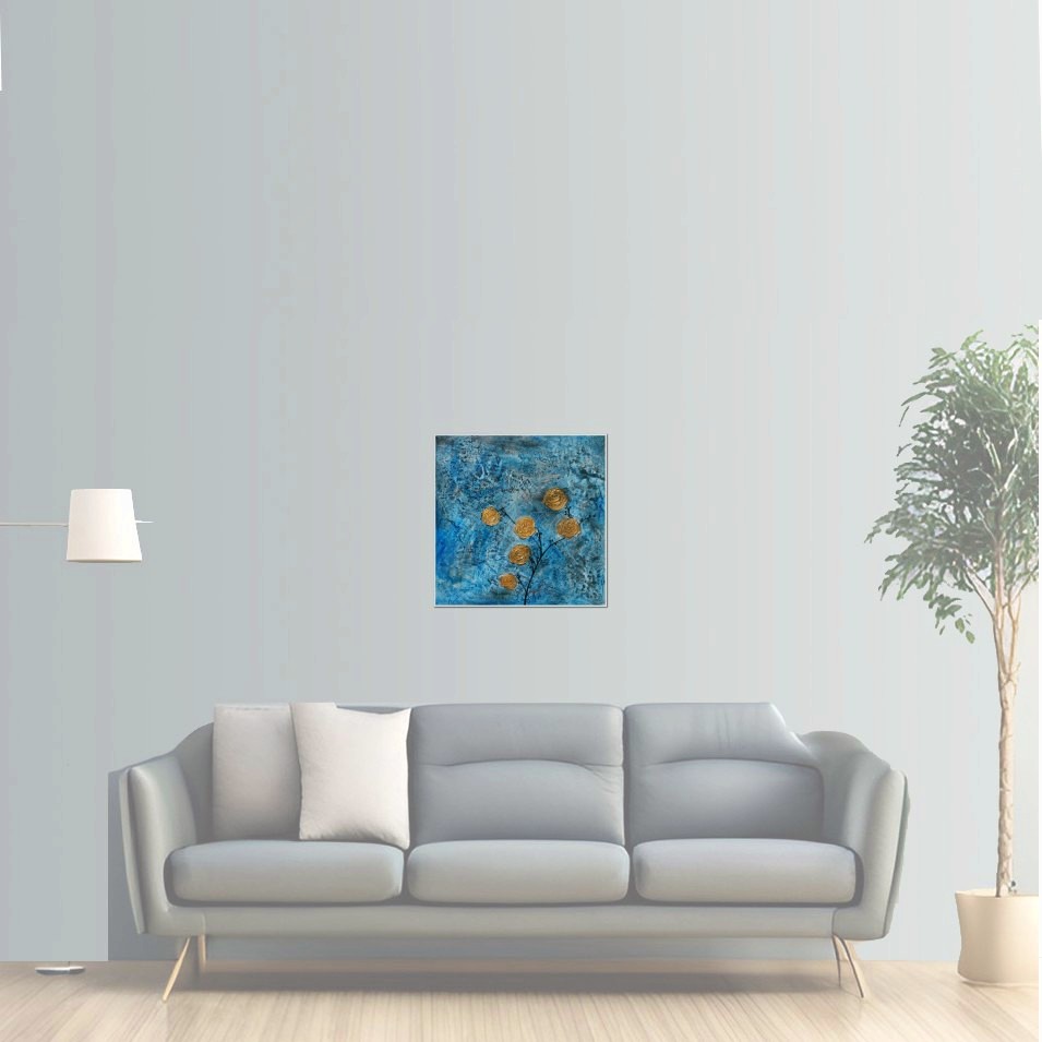 Painting titled 'Dressed in gold, Roses #14024' by Monica Fallini